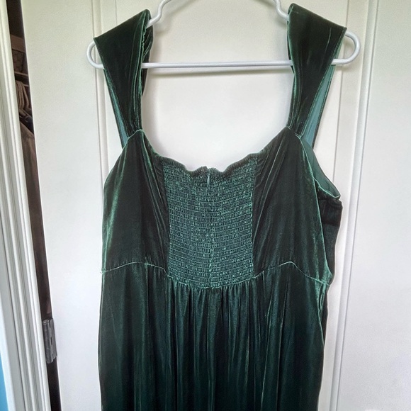 Reformation Emerald Velvet Midi Dress - Picture 4 of 5